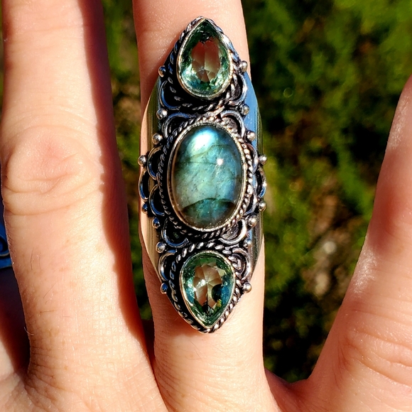 New Labradorite & Tsavorite 925 Silver Statement Ring. - Picture 6 of 14